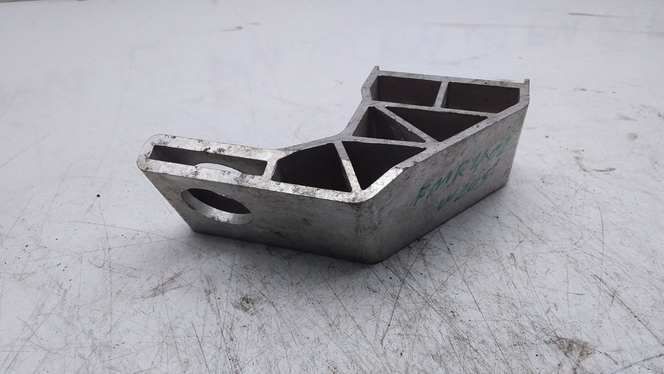MERCEDES BENZ  C-CLASS  RADIATOR MOUNT BRACKET LEFT SIDE A2055014920 FMR402