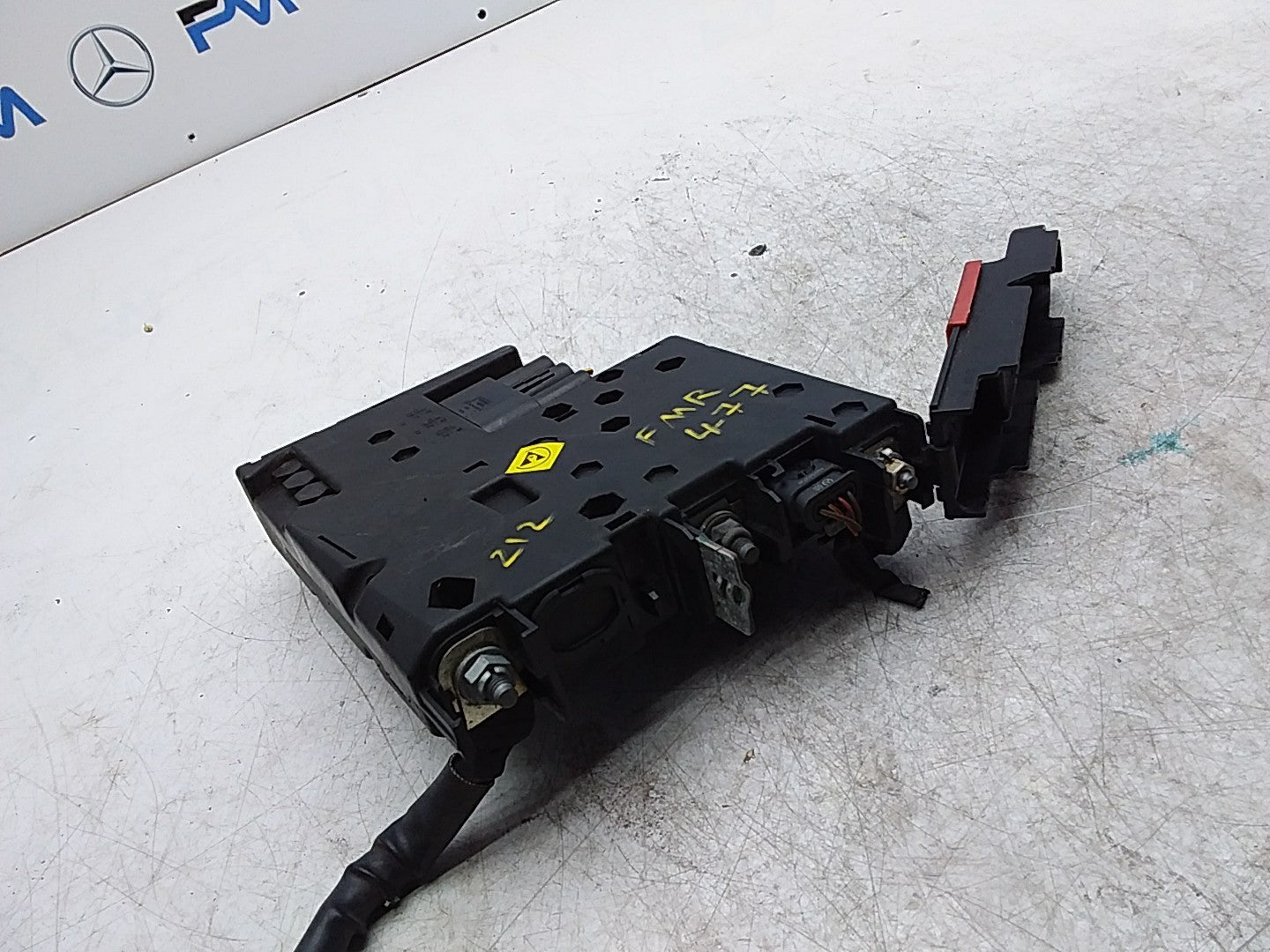 MERCEDES BENZ  E-CLASS W212 POWER DISTRIBUTION FUSE BOX A2125407050 FMR477
