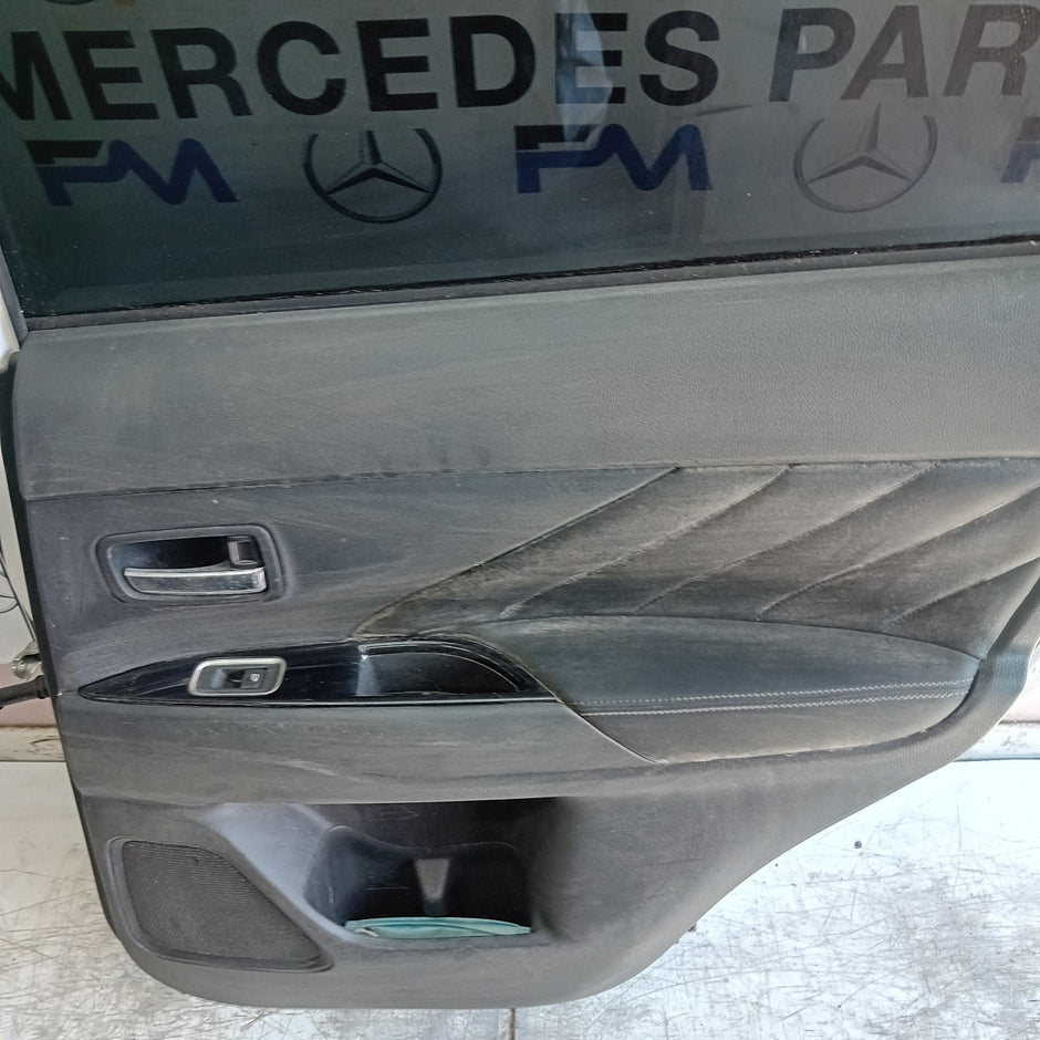 MITSUBISHI OUTLANDER MK3 DRIVER REAR DOOR OSR 2013 WHITE COMPLETE FMD493
