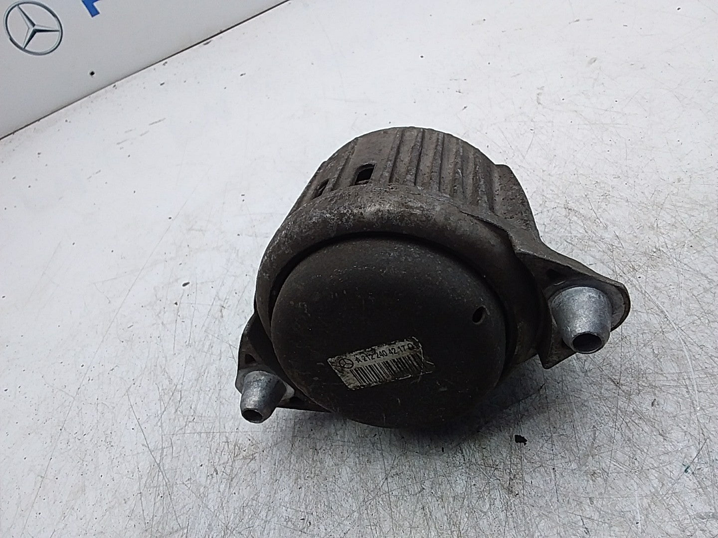 MERCEDES BENZ  E-CLASS  W212  ENGINE MOUNT LEFT NS A2122404217 FMR352
