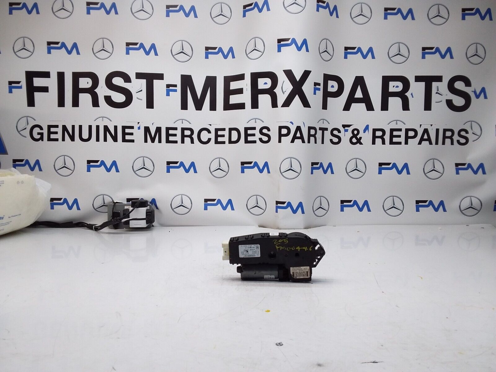 Mercedes C-CLASS W205 Sunroof Motor Regulator  A2059009104 FM00446