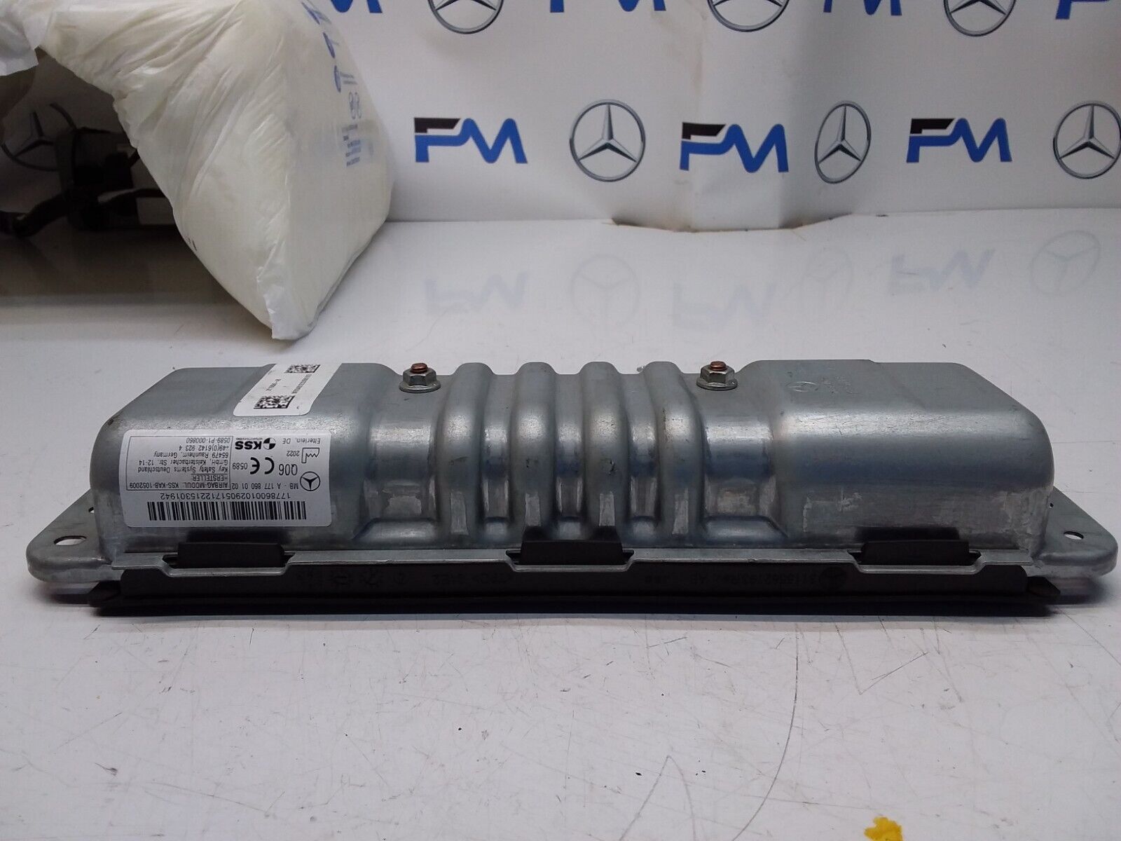 2018 MERCEDES BENZ A-CLASS W118 DRIVER SIDE KNEE AIRBAG A1778600102 FM00323