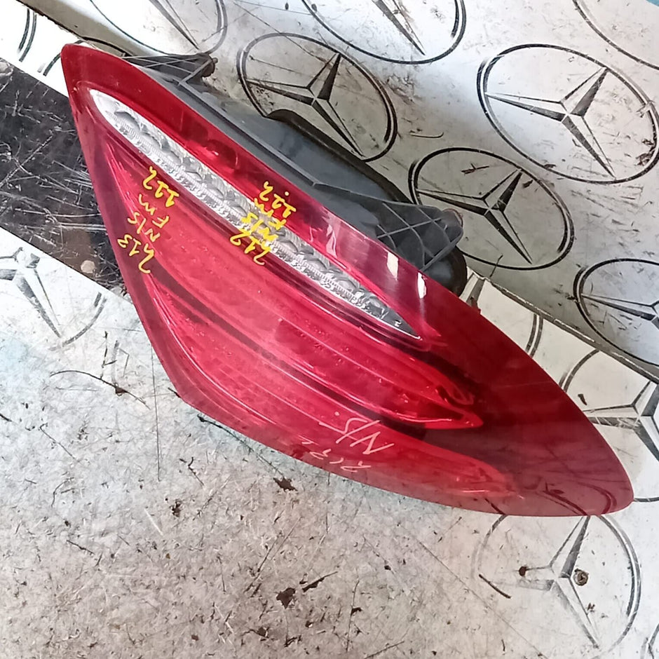 MERCEDES BENZ E-CLASS W213 E63 PASSENGER SIDE (NEAR SIDE) REAR LIGHT A2139067900