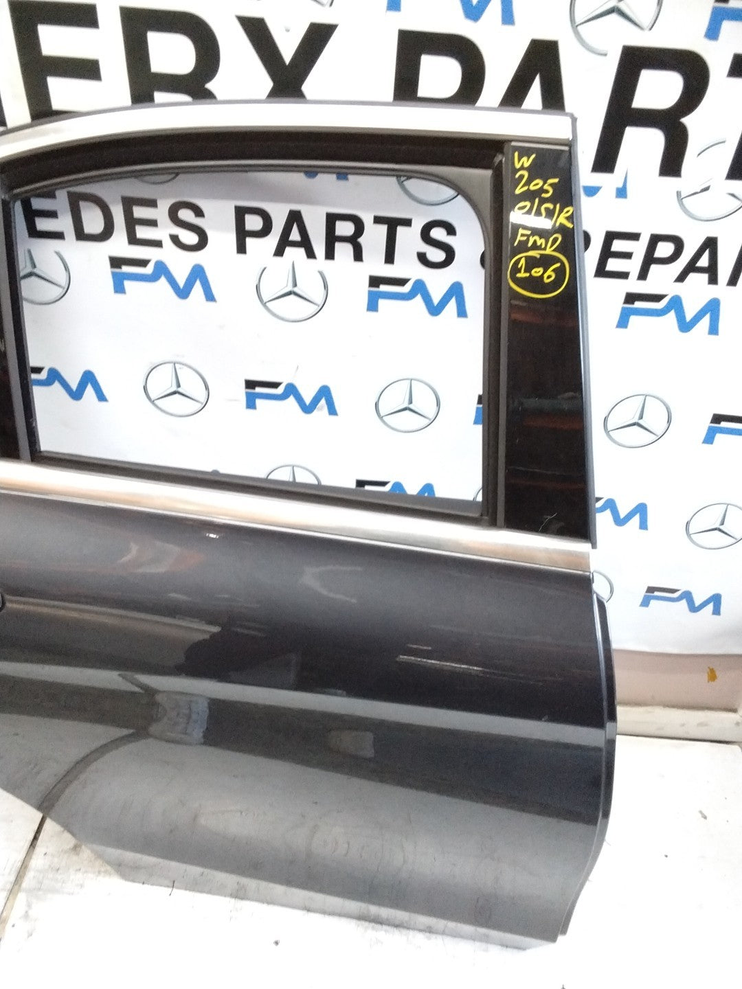 MERCEDES BENZ  C-CLASS W2O5 DRIVER SIDE REAR DOOR O/S/R COMPLETE GREY FMD106