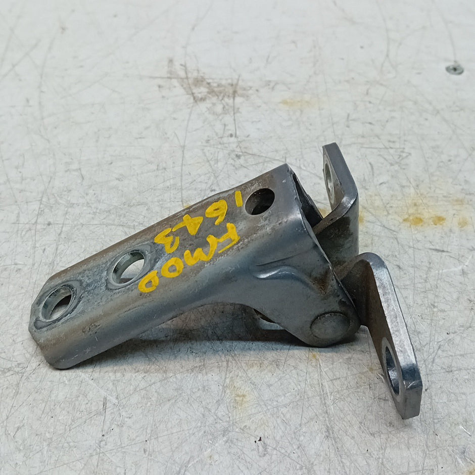 MITSUBISHI OUTLANDER MK3  FRONT DOOR HINGE PANEL E1 A046834 FM001643