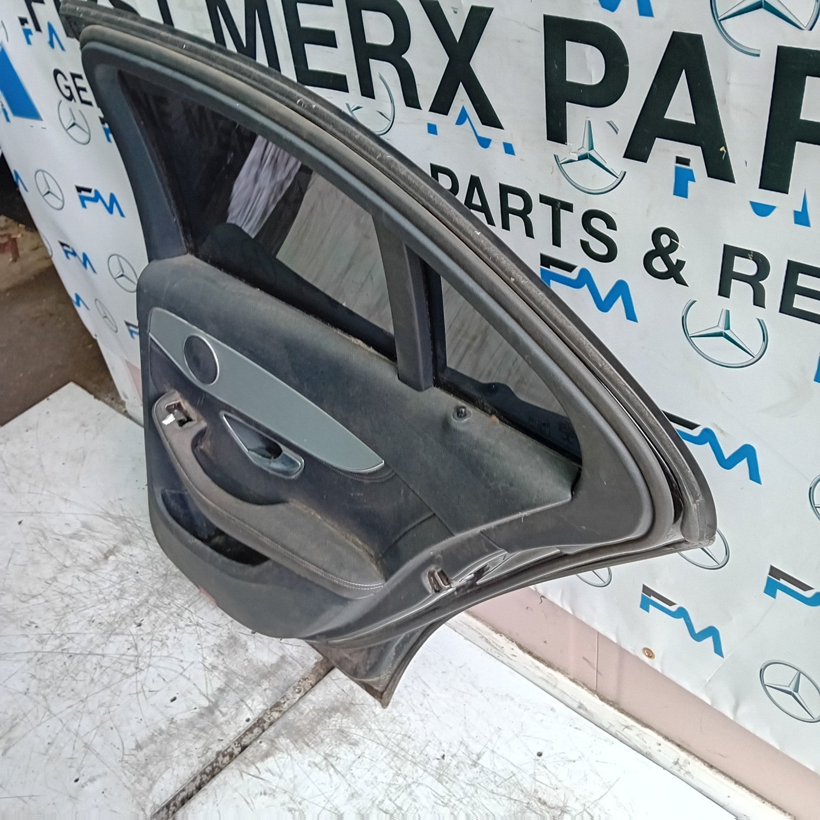 MERCEDES C-CLASS W205 SLN PASSENGER REAR DOOR NSR BLACK 2014 ON COMPLETE FMD376