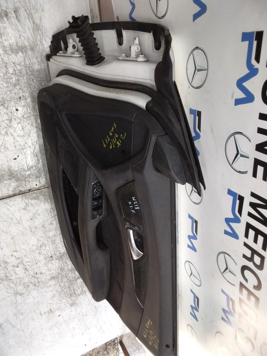 MERCEDES BENZ CLS W218  DRIVER FRONT DOOR OSF WHITE 2011-18 FMD539