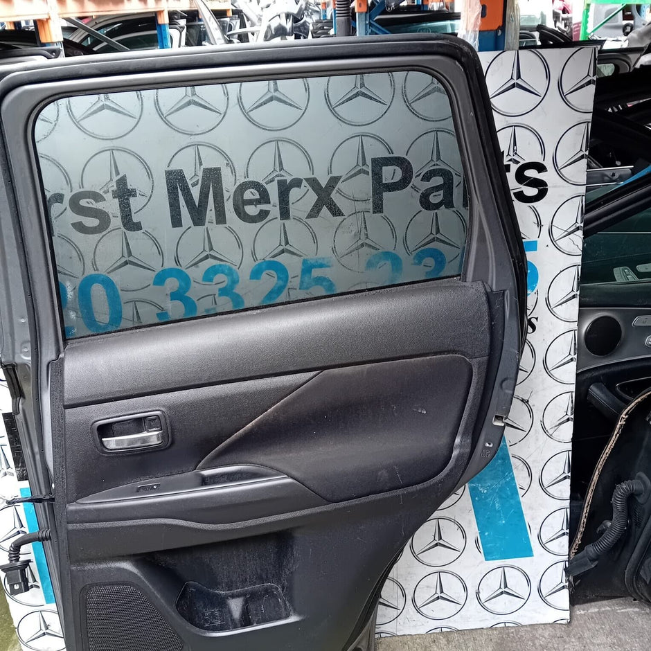 MERCEDES BENZ GLA  W156  DRIVER SIDE REAR DOOR ( OFF SIDE REAR )
