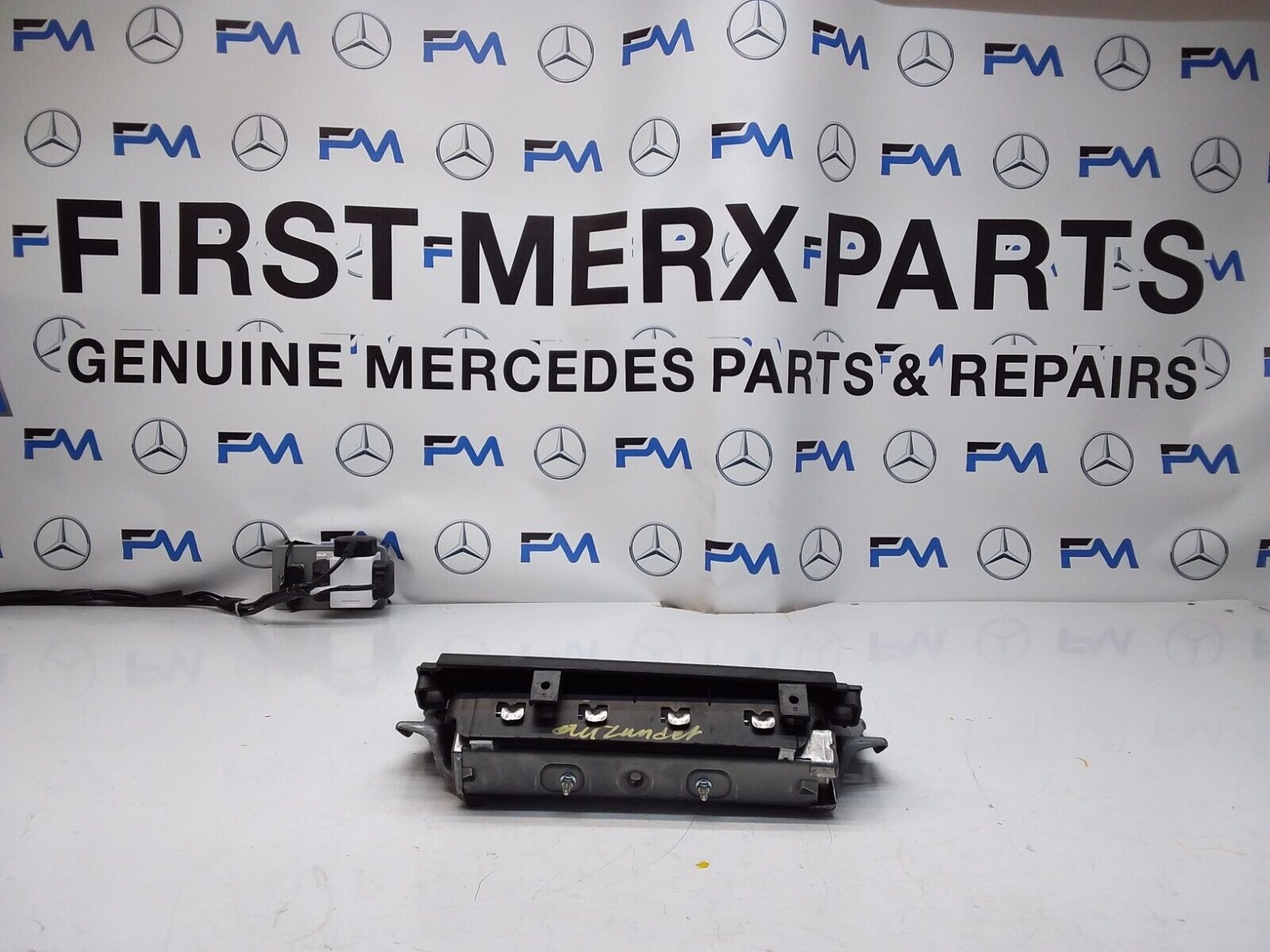 MITSUBISHI OUTLANDER MK3 KNEE AIR SRS BAG RIGHT DRIVER SIDE 7030A-31754 FM00313