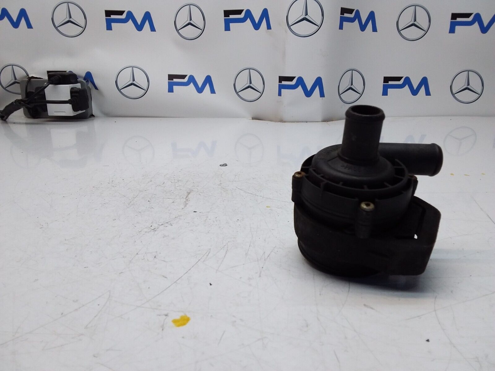 Mercedes E-CLASS W211 ELECTRIC COOLANT WATER PUMP A2118350028 FM00604