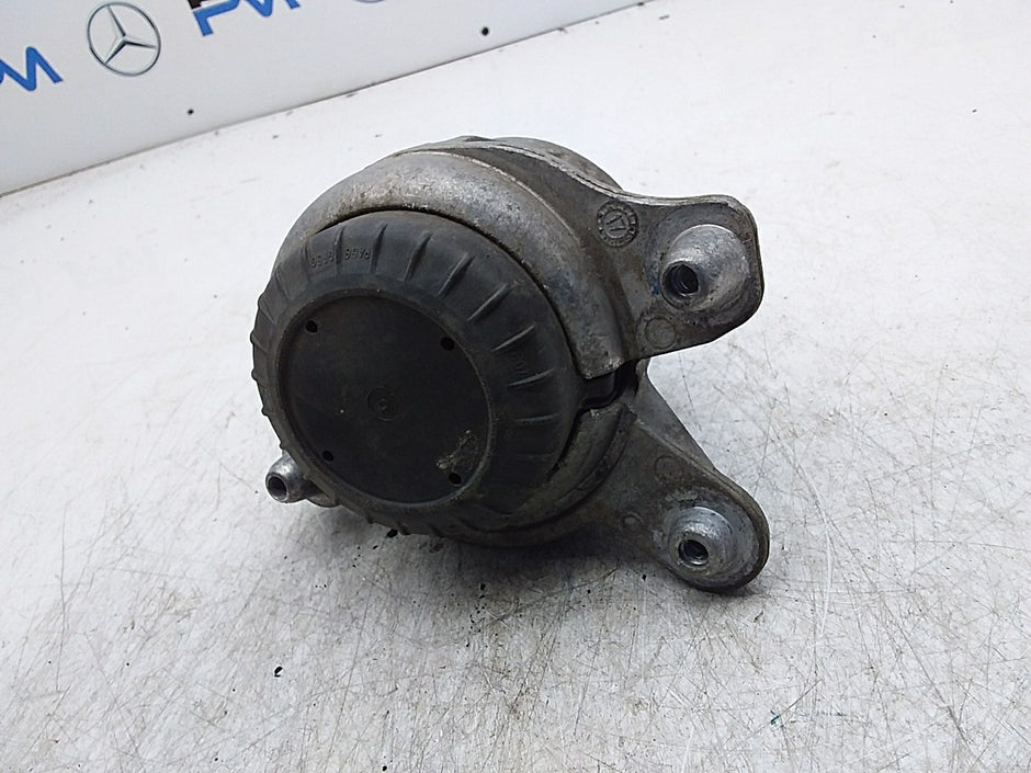 MERCEDES BENZ  C-CLASS  W205  ENGINE MOUNT LEFT NS A2052406617 FMR351