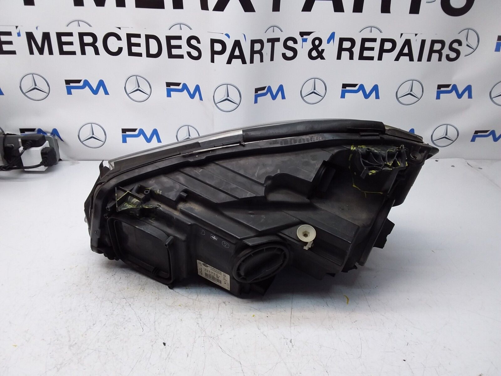 2013 MERCEDES A-CLASS W176 HEADLIGHT DRIVER SIDE OS A1768200461 FMH117 (Damaged)