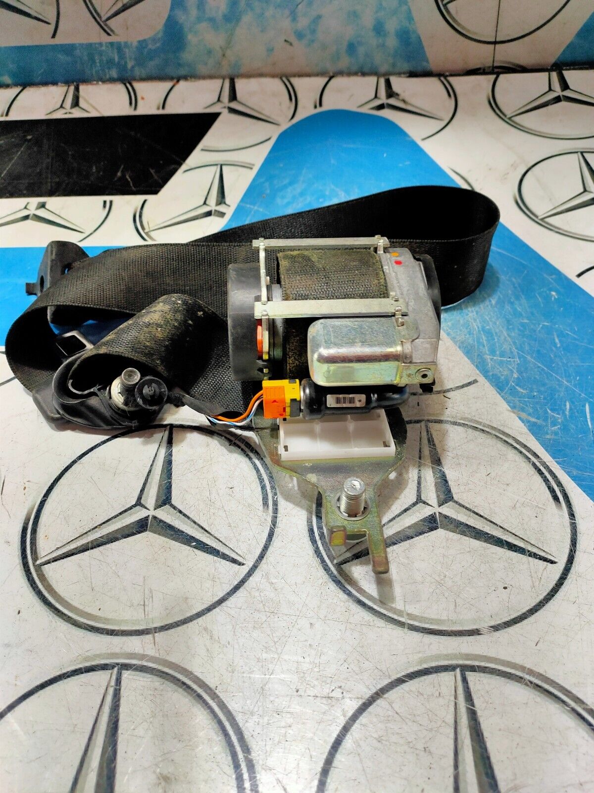 2014/2020MERCEDES GLE W166 SEAT BELT REAR RIGHT DRIVER SIDE OFFSIDE A1668603285