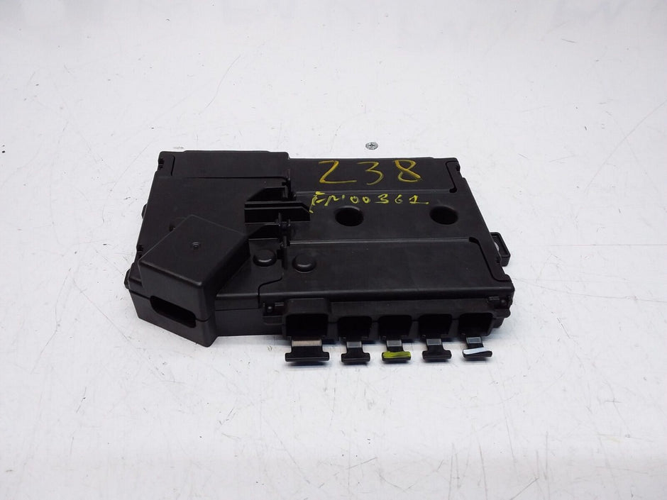 Mercedes E-Class W213 Front Inboard Fuxebox Module Unit A2135406200 FM00361