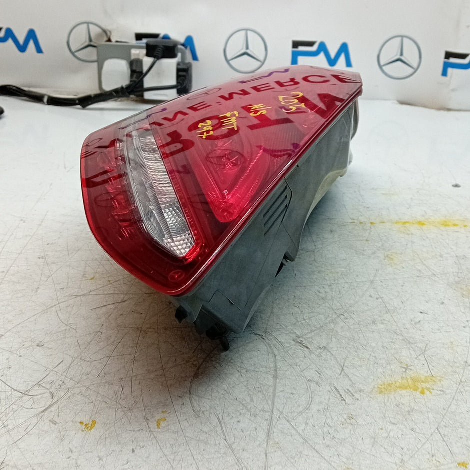 MERCEDES C-CLASS W205 PASSENGER LEFT REAR TAIL LIGHT A2059061357 2017 FMT297