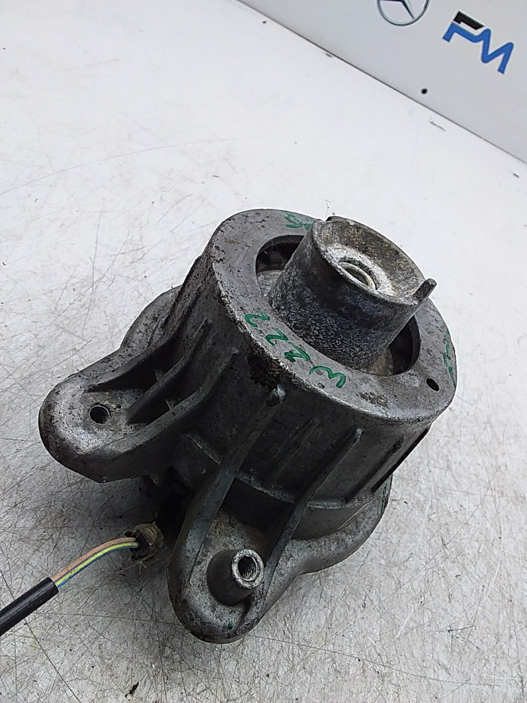 MERCEDES BENZ  S-CLASS W222  ENGINE MOUNT LEFT NS A2222407517 FMR326 (DAMAGED)