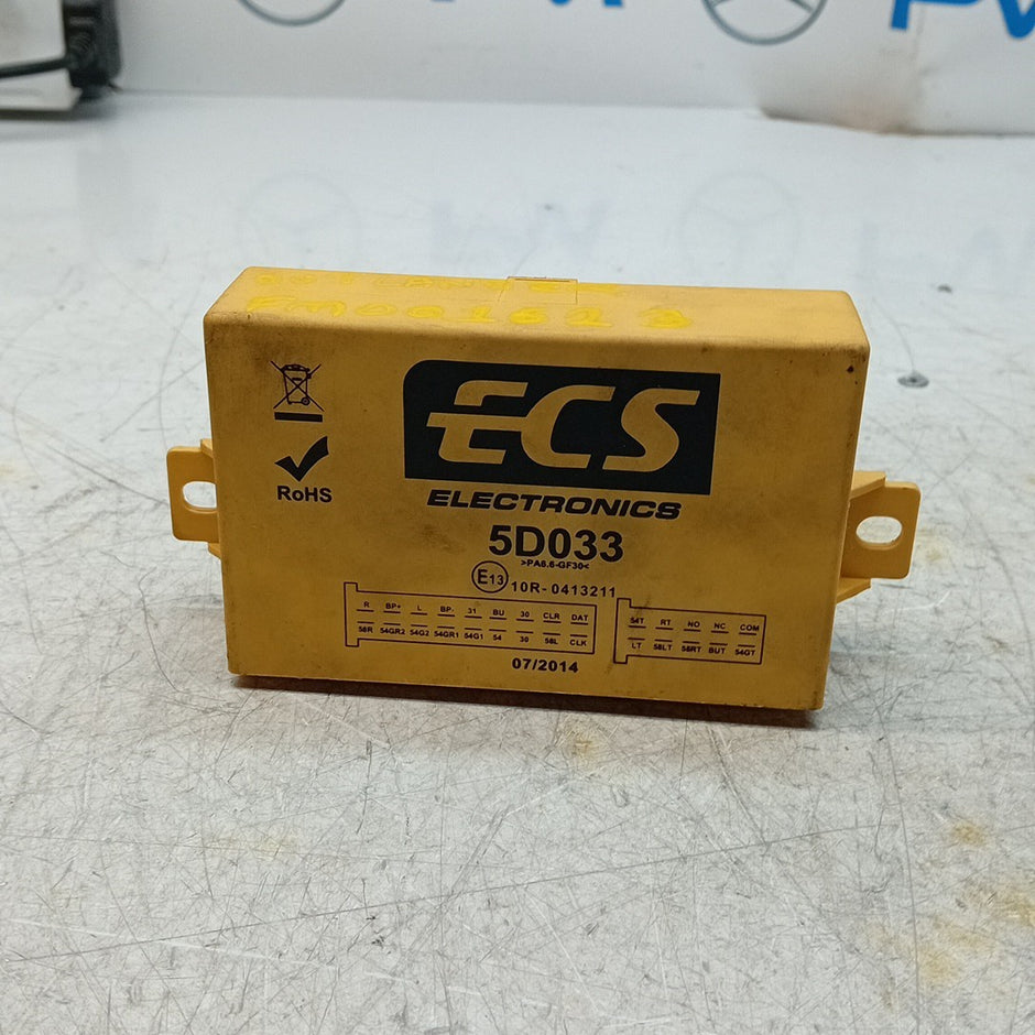 MITSUBISHI OUTLANDER MK3 TOW TRAILER CONTROL MODULE  2014-2021 FM001623