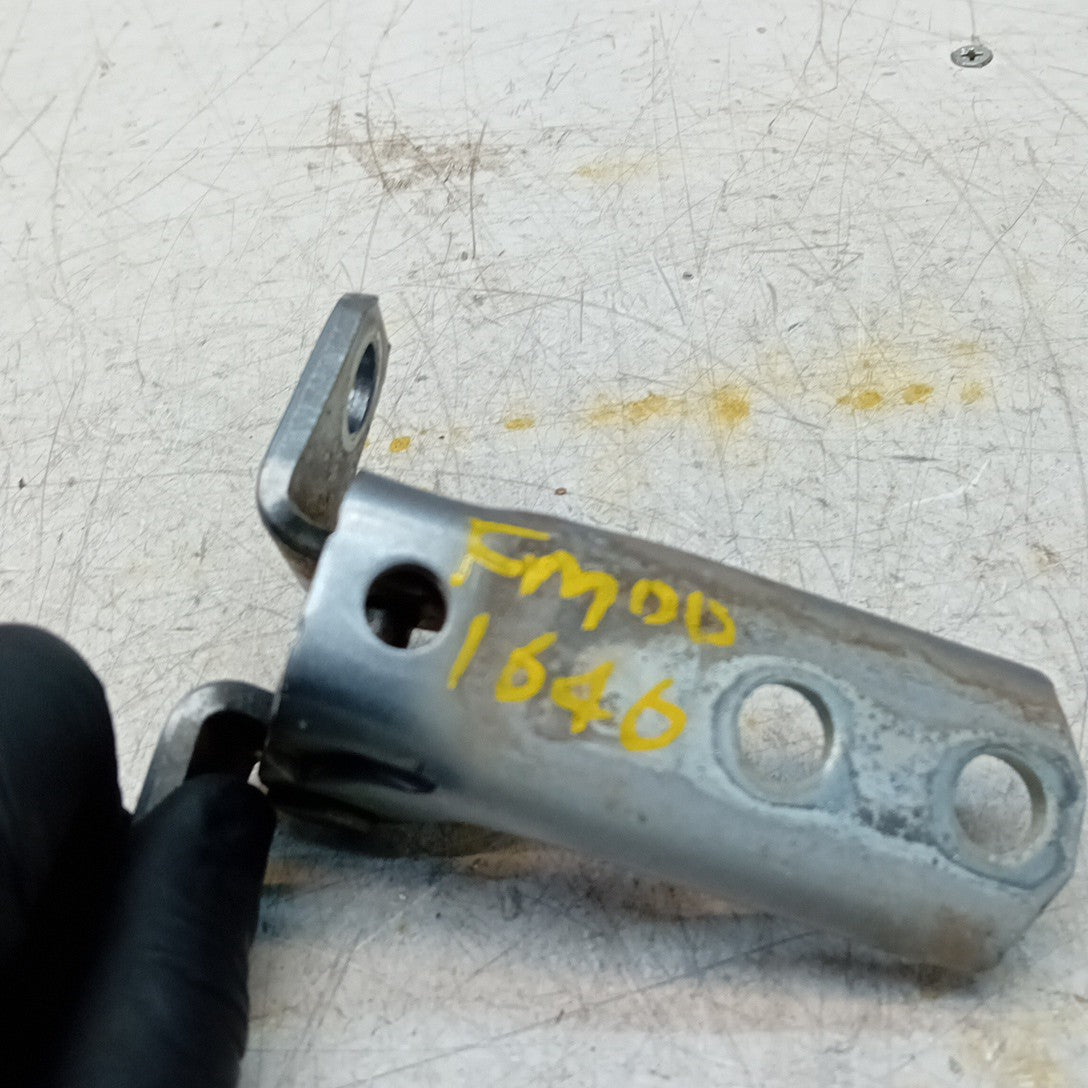 MITSUBISHI OUTLANDER MK3  FRONT DOOR HINGE PANEL E1 A046834 FM001646