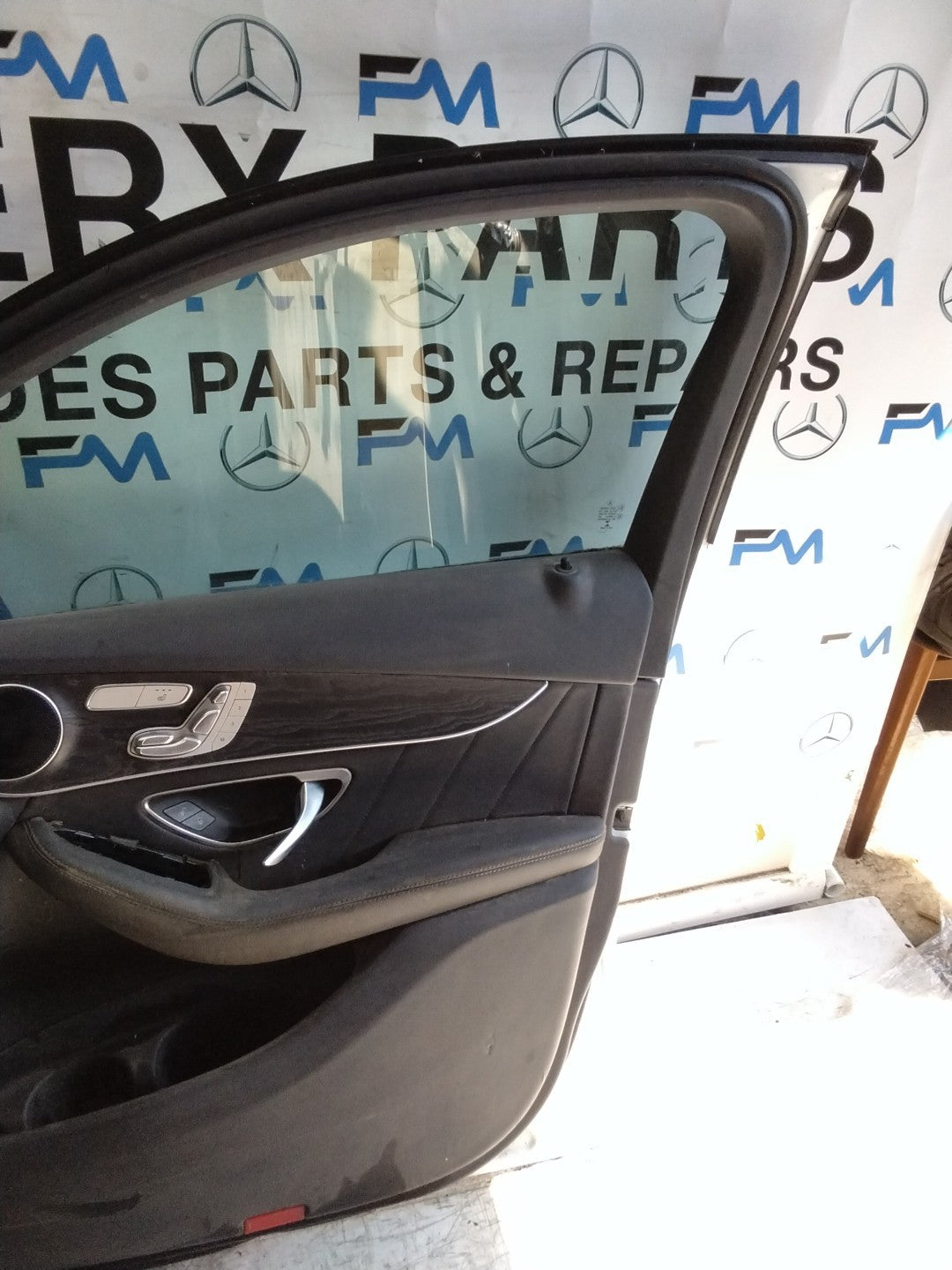 MERCEDES BENZ GLC W253  DRIVER FRONT DOOR OSF WHITE 2016-2023 COMPLETE FMD313