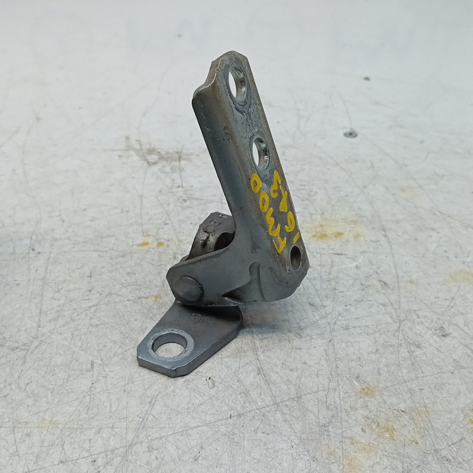 MITSUBISHI OUTLANDER MK3  FRONT DOOR HINGE PANEL E1 A046834 FM001643