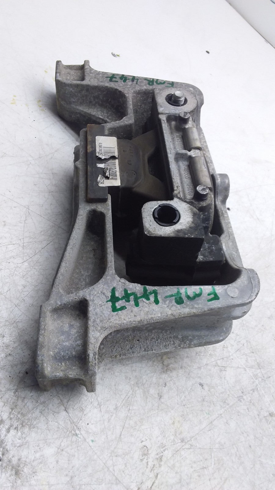 MERCEDES BENZ B-CLS W246 ENGINE MOUNT RIGHT SIDE A2462402517 FMR447