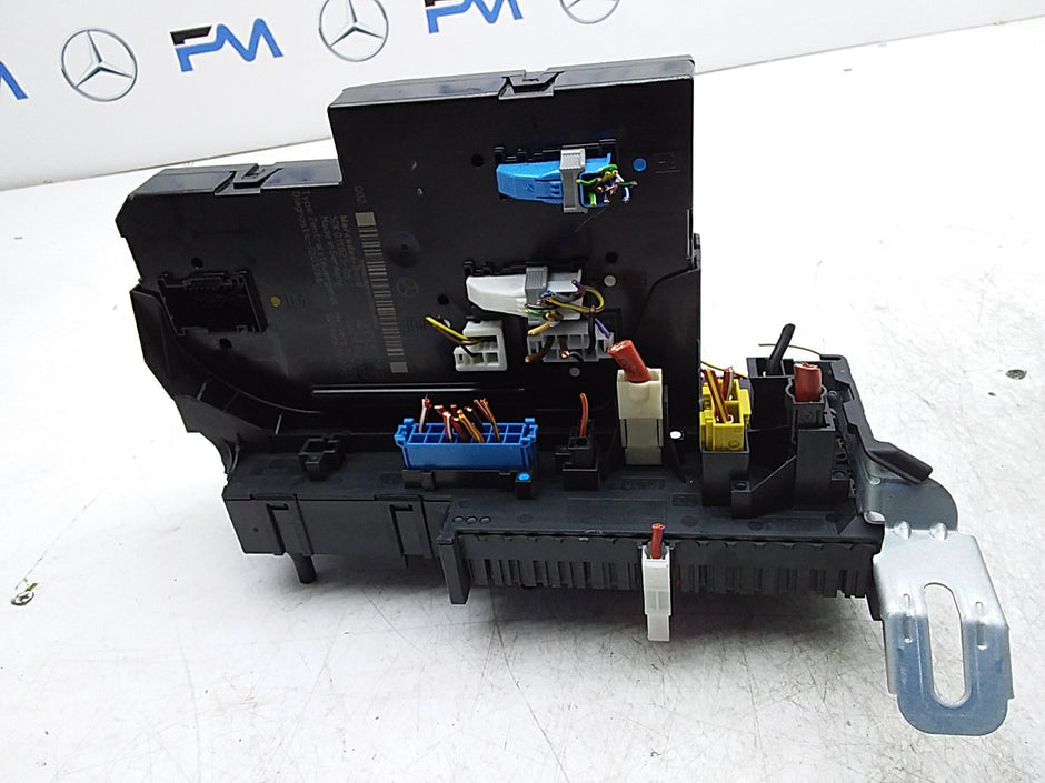 MERCEDES BENZ  E-CLASS W212  FUSE BOX RELAY BOX A2129003822 FMR480