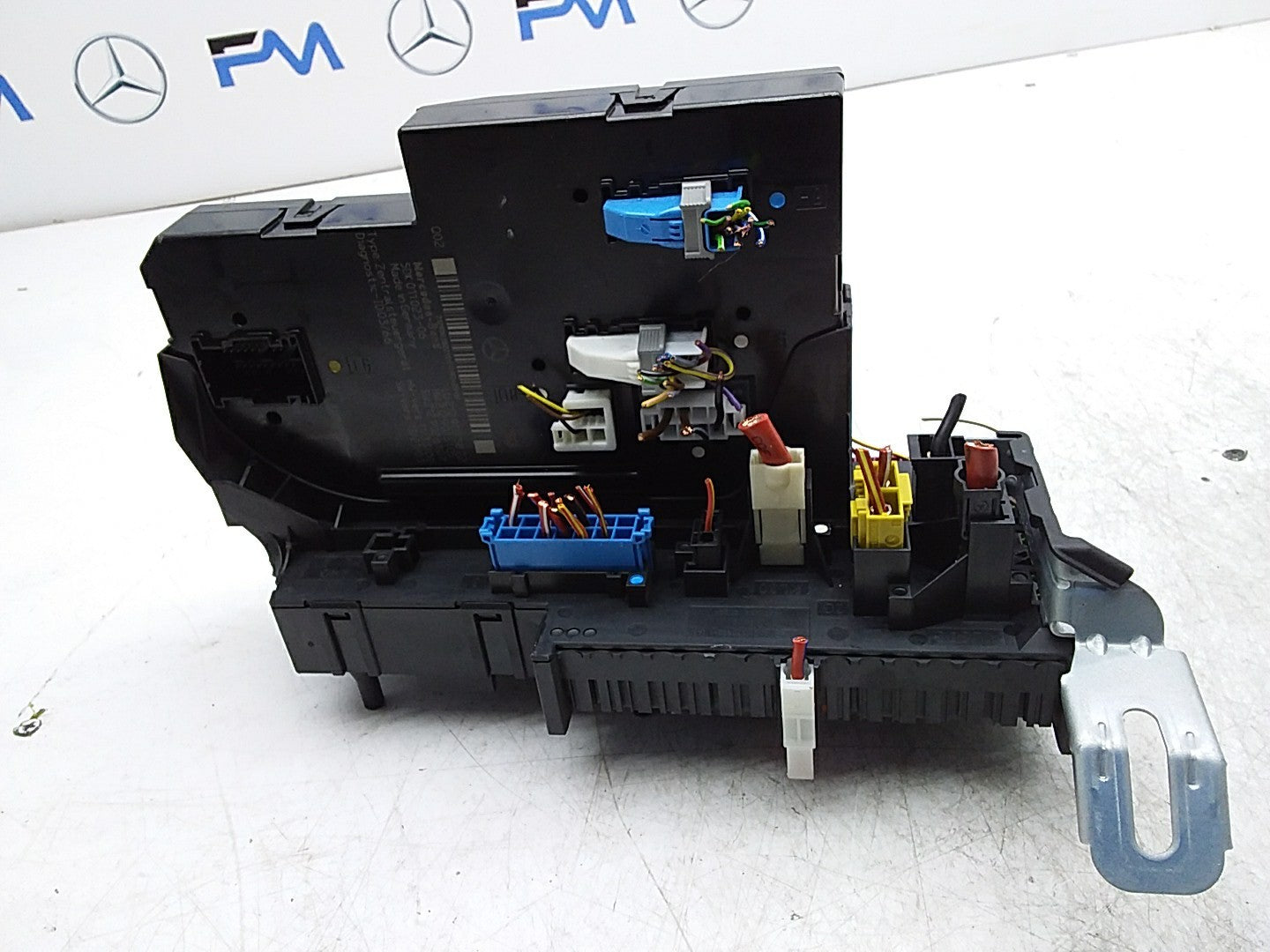 MERCEDES BENZ  E-CLASS W212  FUSE BOX RELAY BOX A2129003822 FMR480