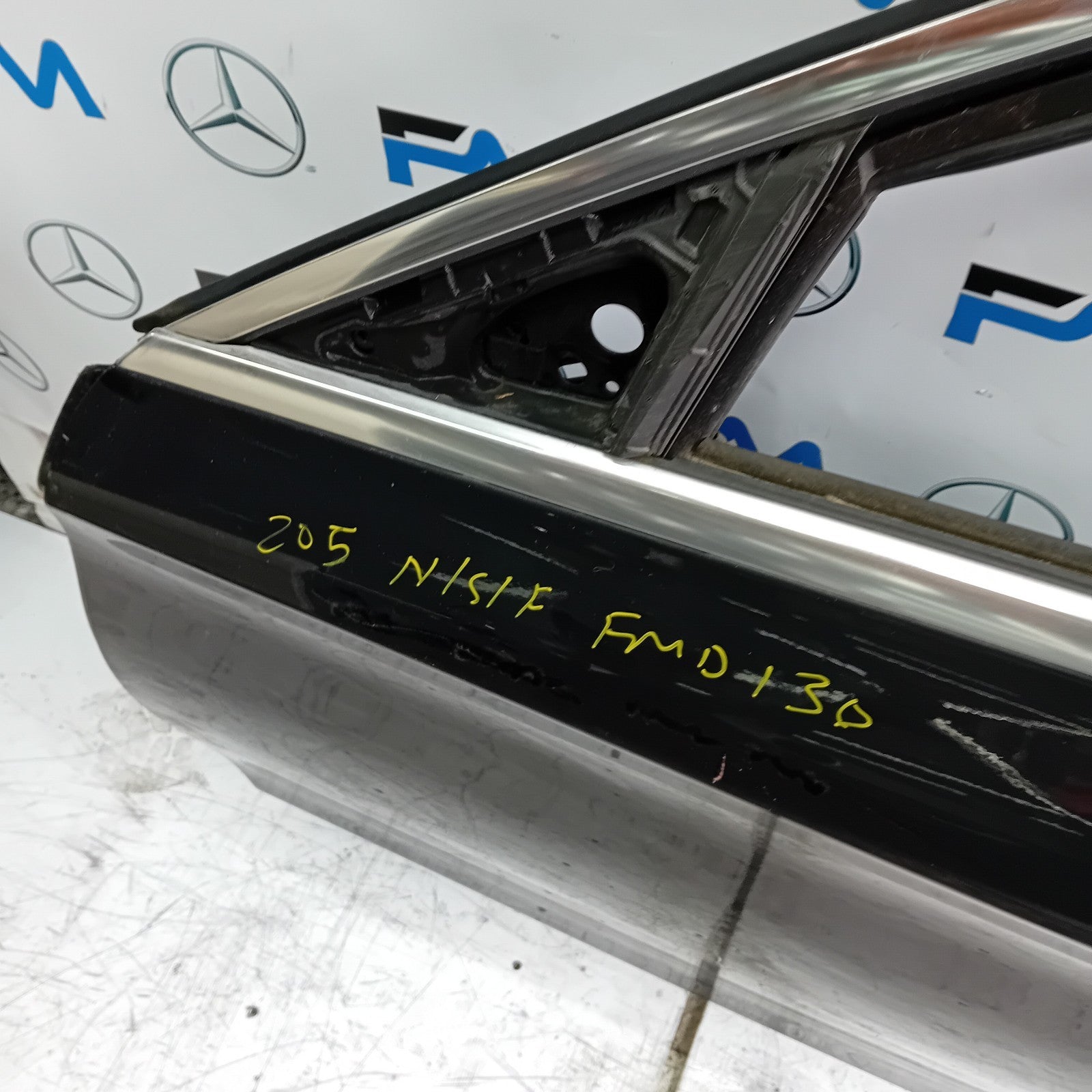 MERCEDES BENZ C-CLASS W205 PASSENGER SIDE FRONT DOOR N/S/F  BLACK FMD130