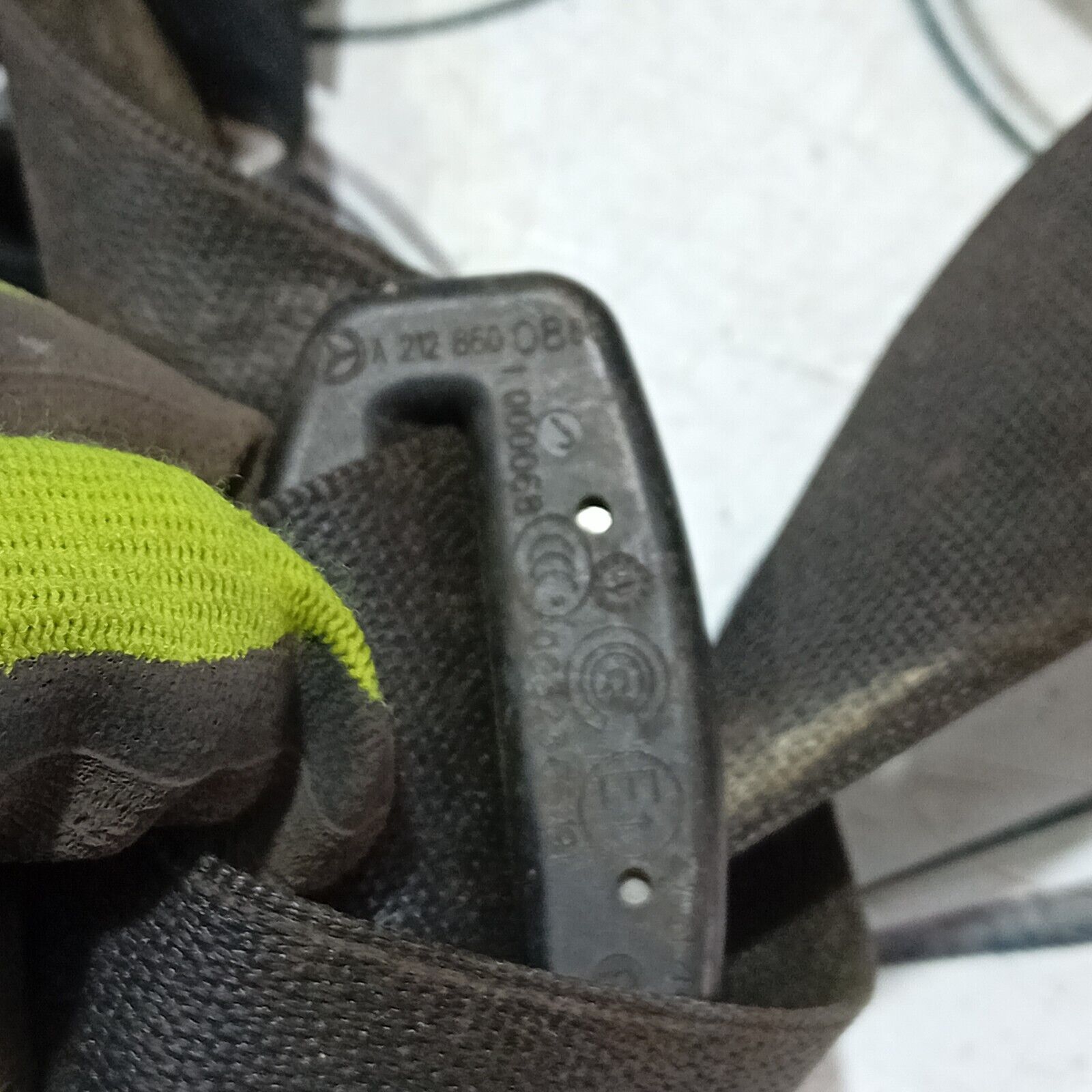2009/2016 MERCEDES BENZ E-CLASS W212 DRIVER SIDE FRONT SEAT BELT A2128600886