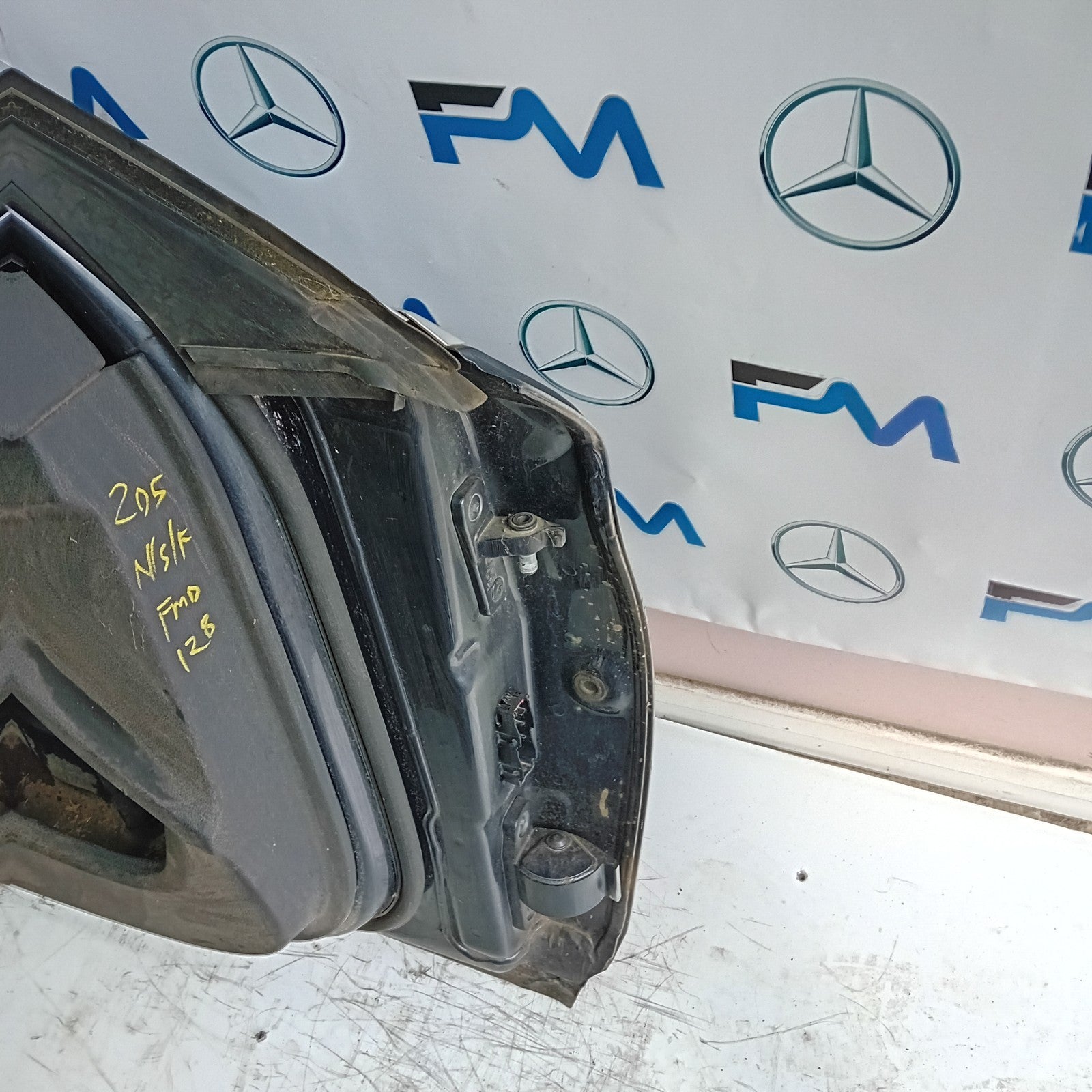 MERCEDES BENZ C-CLASS W205 PASSENGER SIDE FRONT DOOR N/S/F COMPLETE FMD128