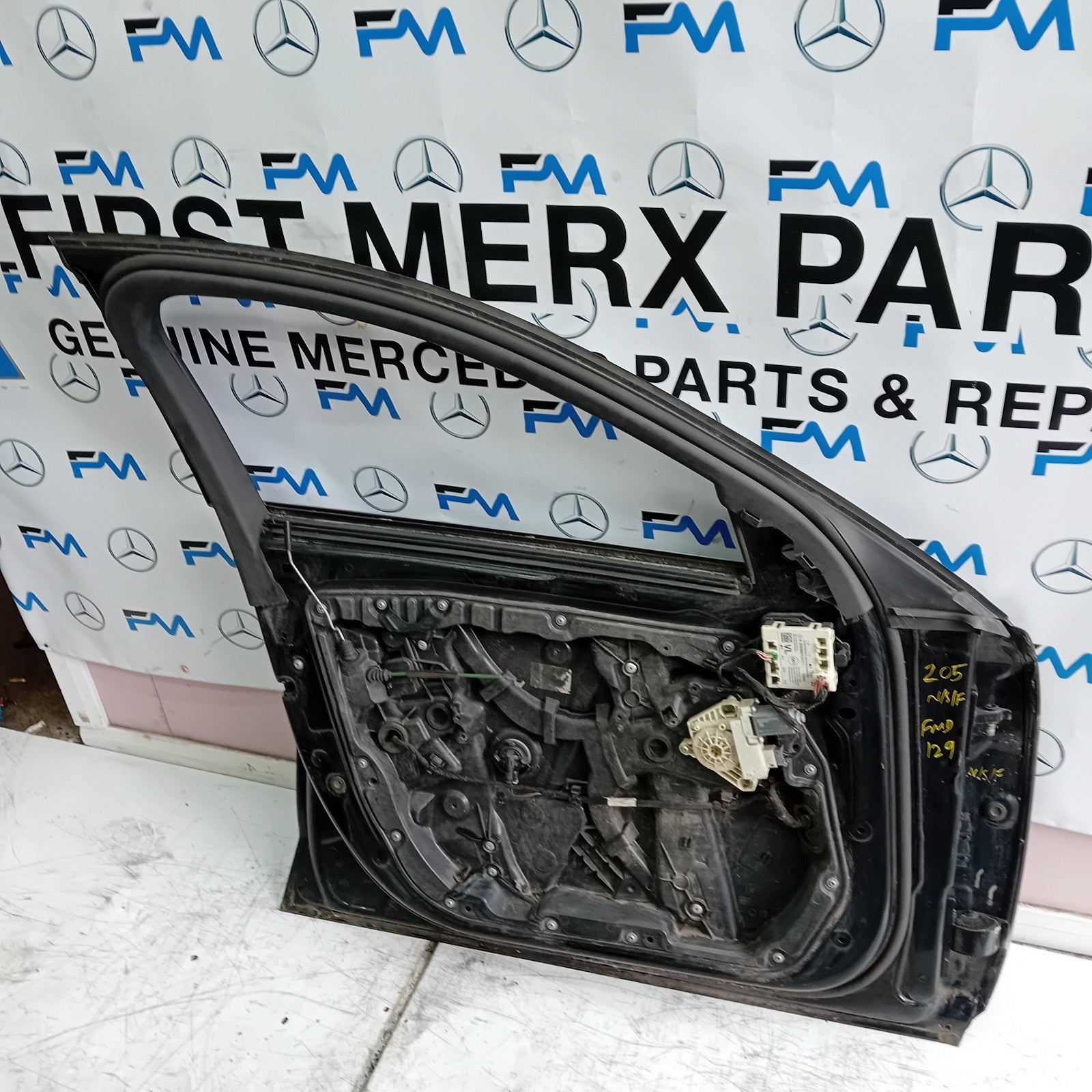 MERCEDES BENZ C-CLASS W205 PASSENGER SIDE FRONT DOOR N/S/F  BLACK FMD129