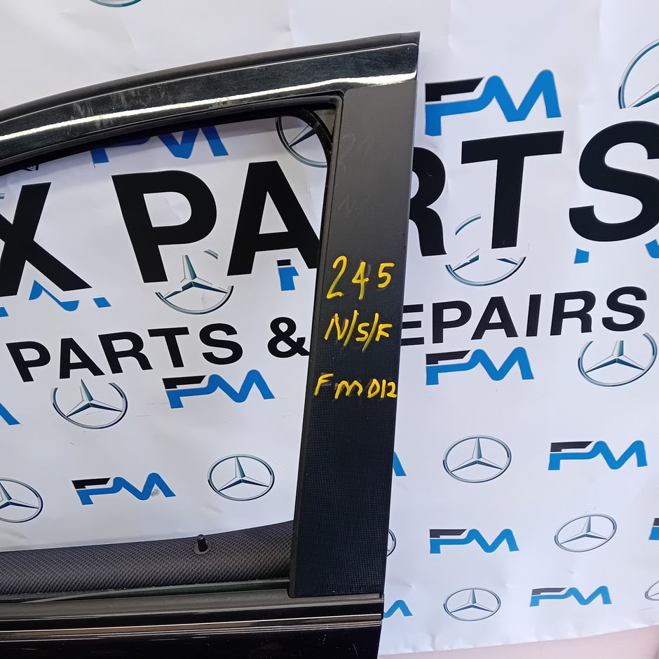 MERCEDES BENZ B CLASS W245 PASSENGER SIDE REAR DOOR ( NEAR SIDE REAR ) FM012