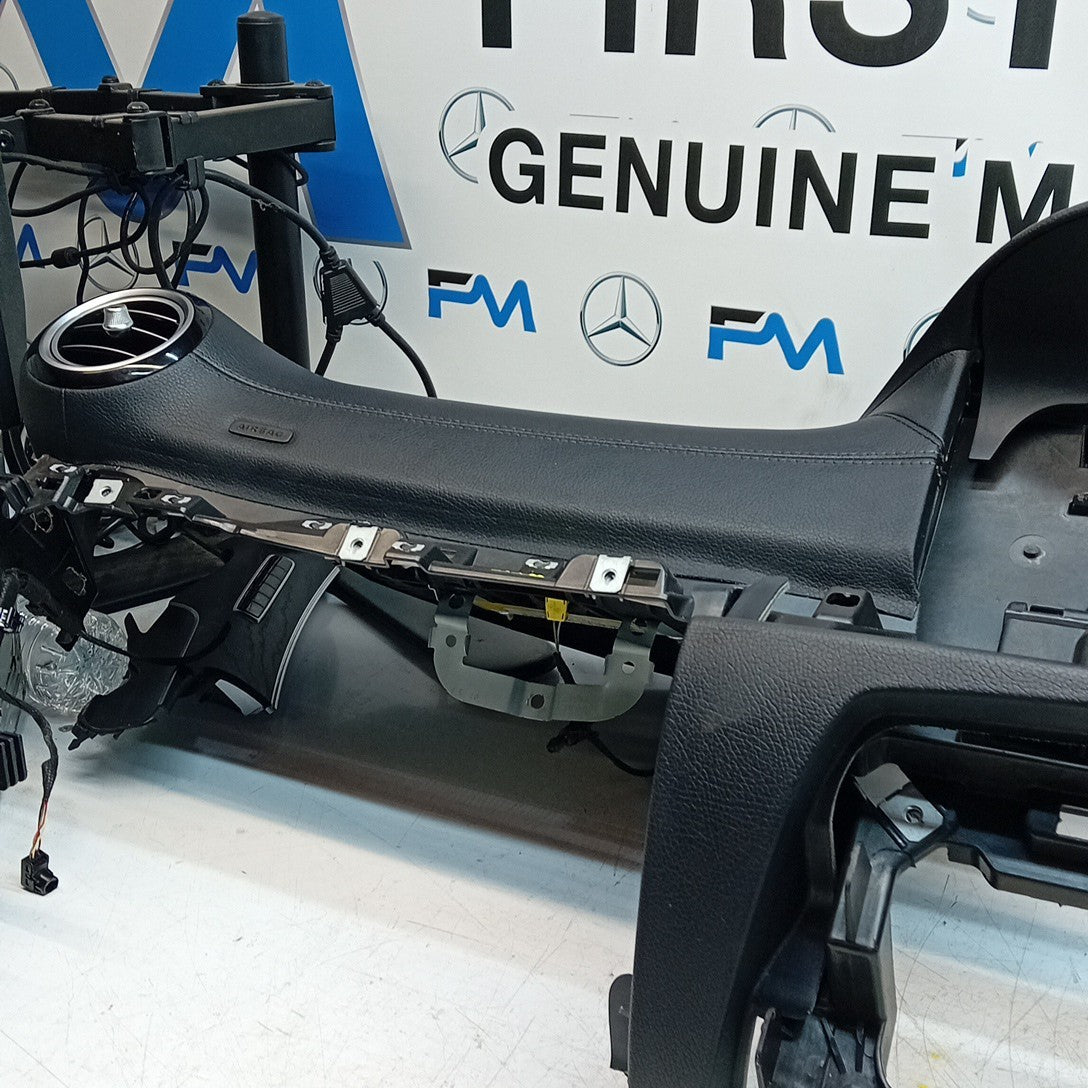 MERCEDES E-CLASS W213 DASHBOARD ASSEMBLY BLACK 2016 ON + 2 AIR VENT FM001300