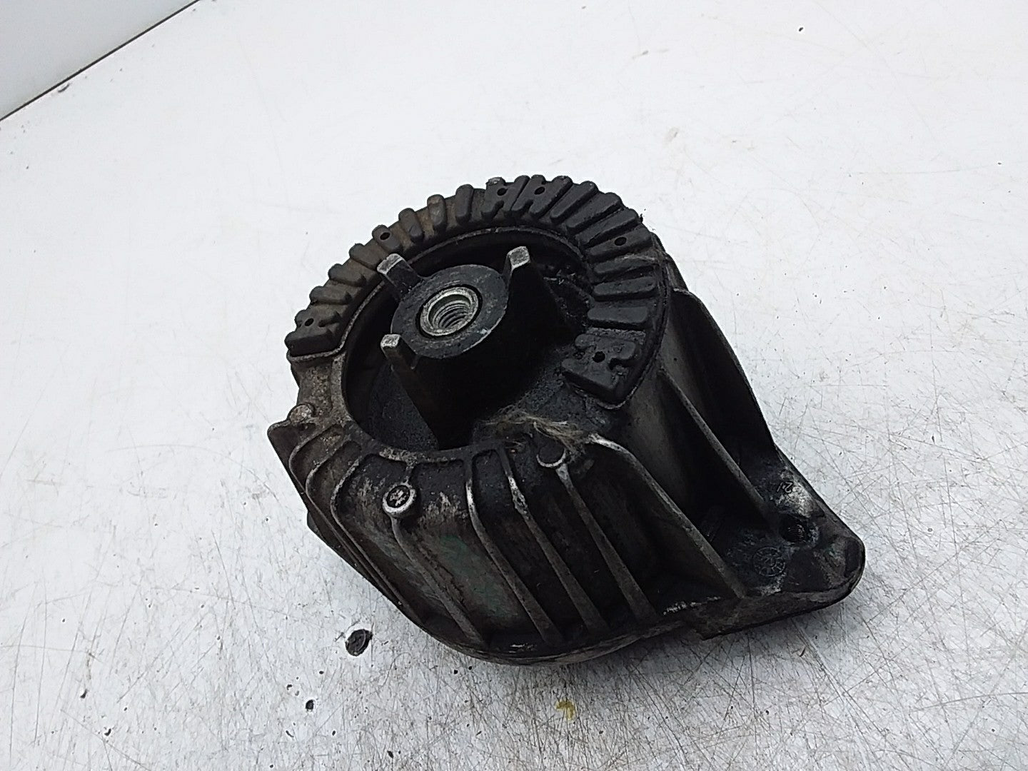 MERCEDES BENZ  E-CLASS  W212  ENGINE MOUNT LEFT NS A2122404117 FMR350