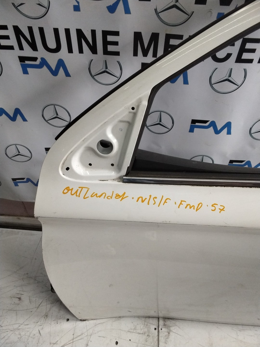 MITSUBISHI OUTLANDER PASSENGER SIDE FRONT DOOR N/S/F COMPLETE WHITE FMD57
