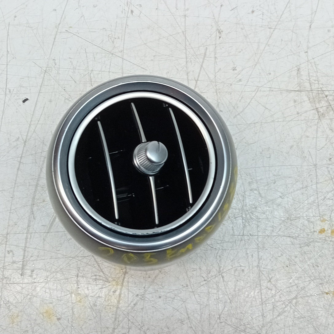 MERCEDES BENZ C-CLASS W205 DASHBOARD AIR VENT 2016 A2058304400 FM001520