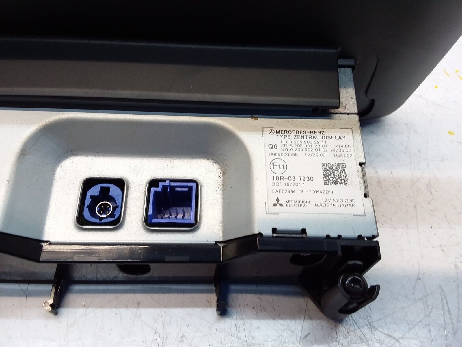 MERCEDES C-CLASS W205 2017 SAT NAV MULTIMEDIA SCREEN A2059002211 FM00670