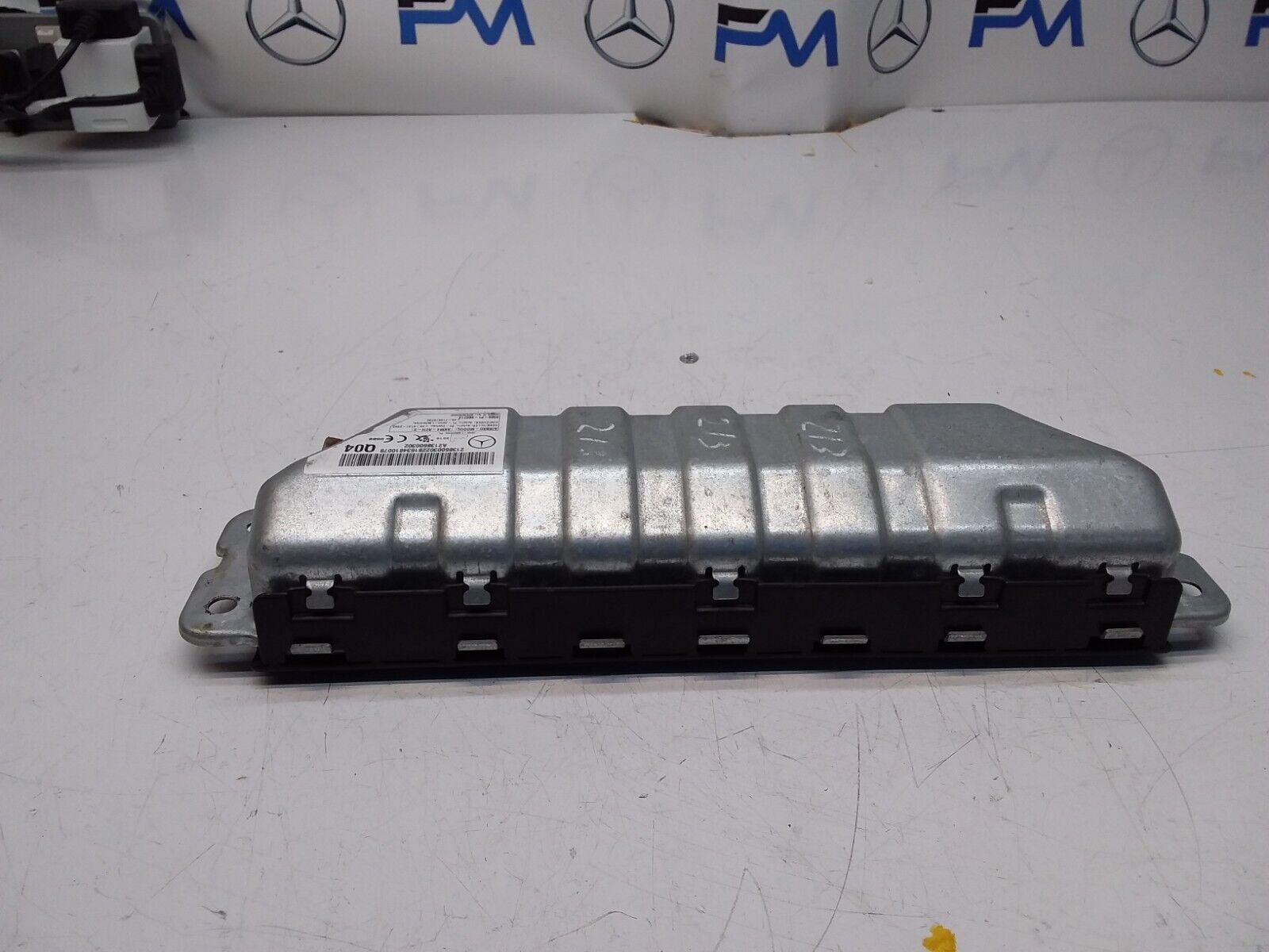 2016 MERCEDES BENZ A-CLASS W213 DRIVER SIDE KNEE AIRBAG A2138600302 FM00328