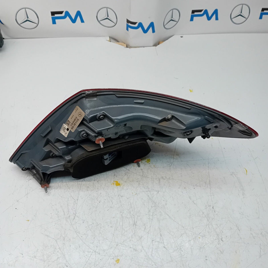MERCEDES E-CLASS W213 2017 REAR PASSENGER N/S TAIL LIGHT A2139067700 FMT48