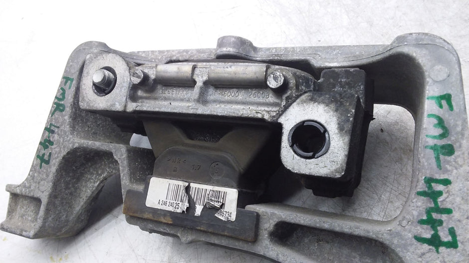 MERCEDES BENZ B-CLS W246 ENGINE MOUNT RIGHT SIDE A2462402517 FMR447