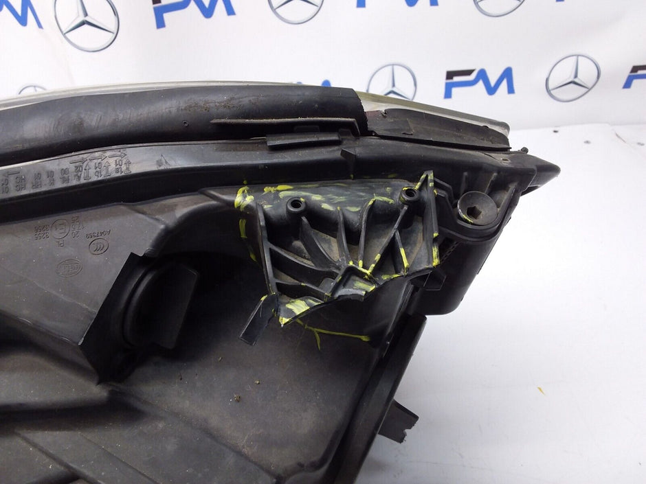 2013 MERCEDES A-CLASS W176 HEADLIGHT DRIVER SIDE OS A1768200461 FMH117 (Damaged)