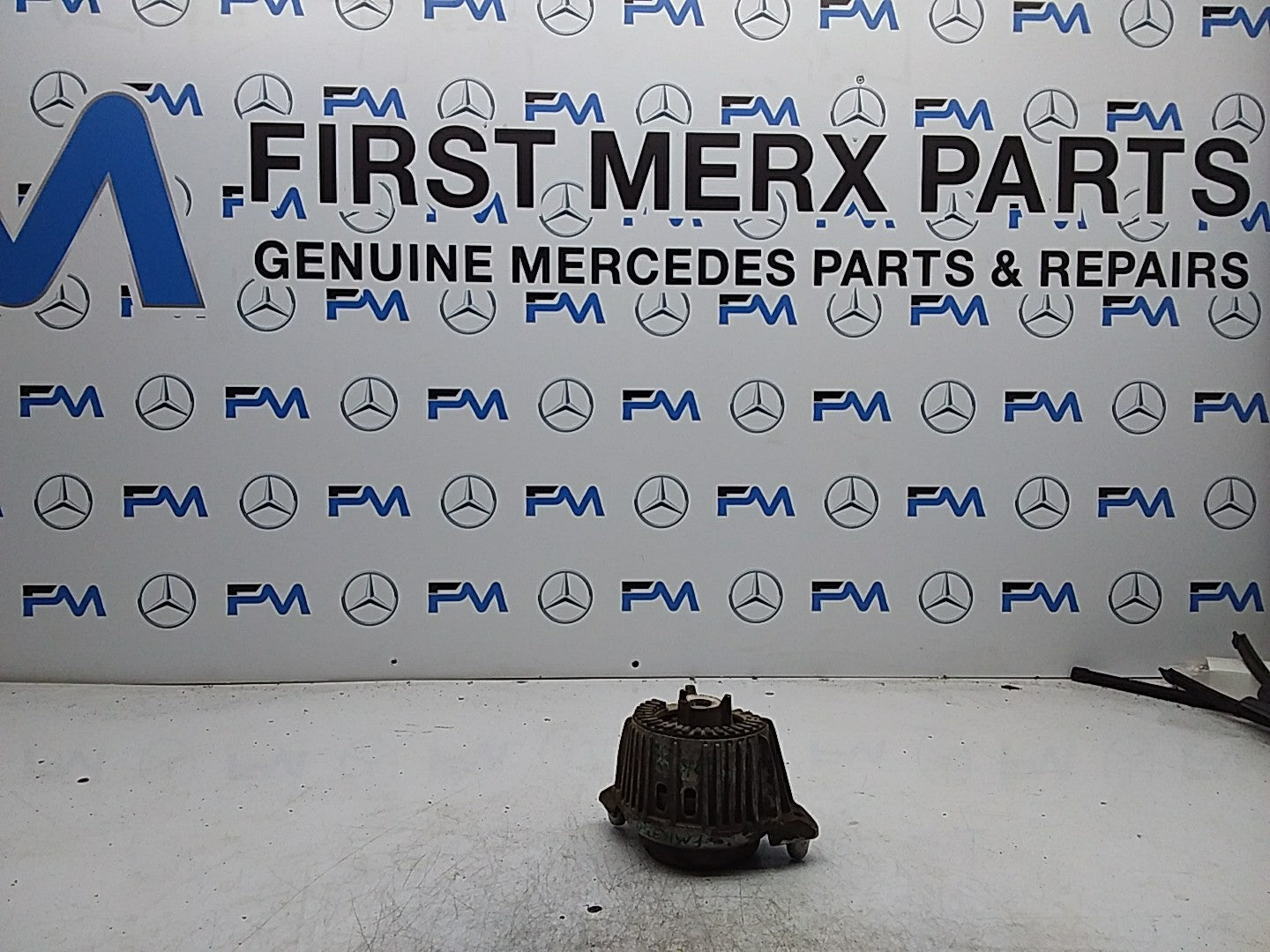 MERCEDES BENZ  E-CLASS  W212  ENGINE MOUNT RIGHT OS A2122406417 FMR356