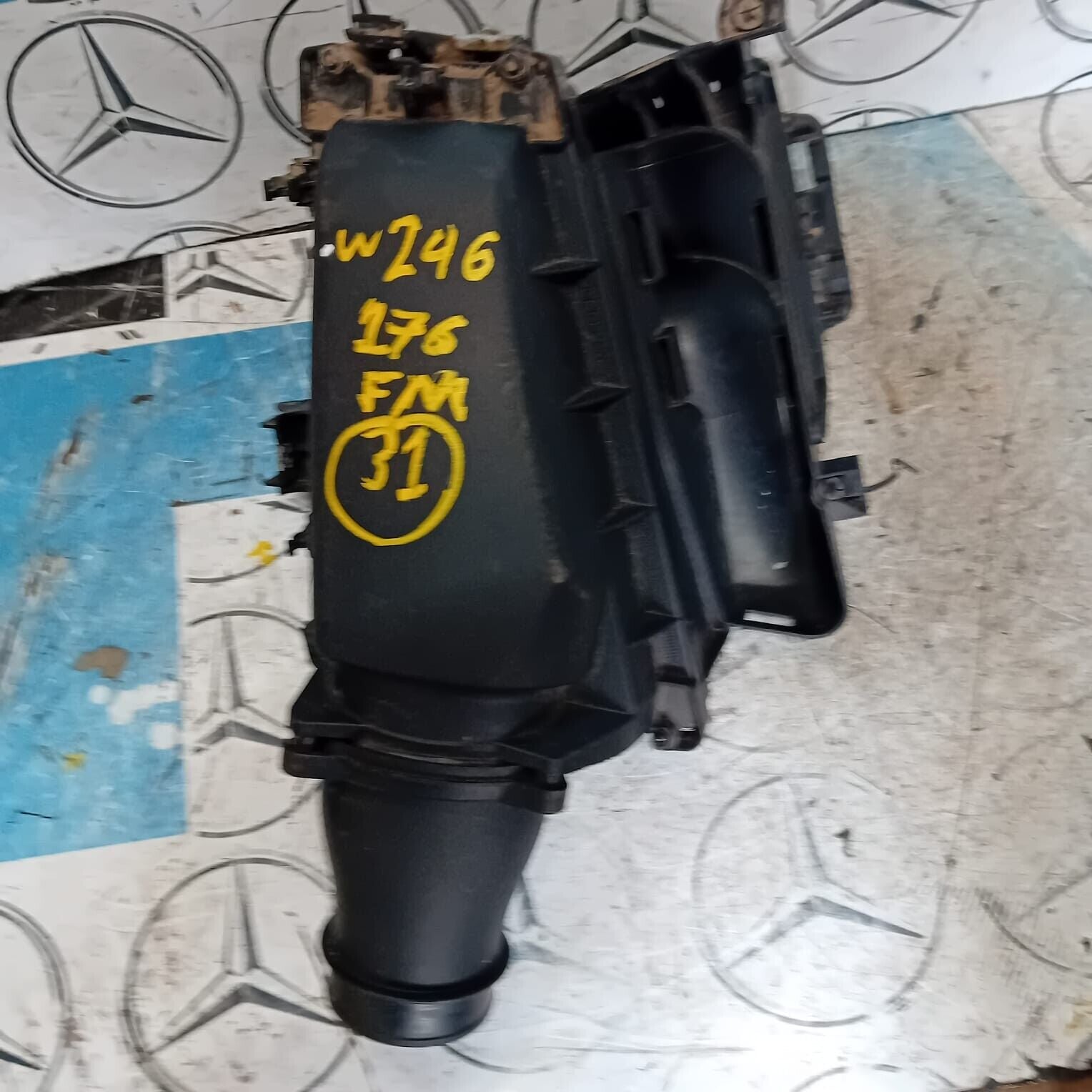 MERCEDES BENZ  A-CLASS W176 PETROL AIR FILTER HOUSING BOX   A2700900401