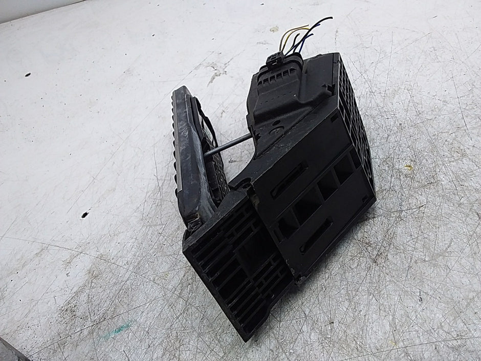 MERCEDES C-CLASS W205 ACCELERATOR THROTTLE GAS PEDAL A2053000104 FMR286