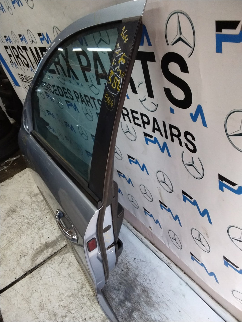 MERCEDES M-CLS W164  PASSENGER FRONT DOOR NSF SILVER 2005- 11 COMPLETE FMD584