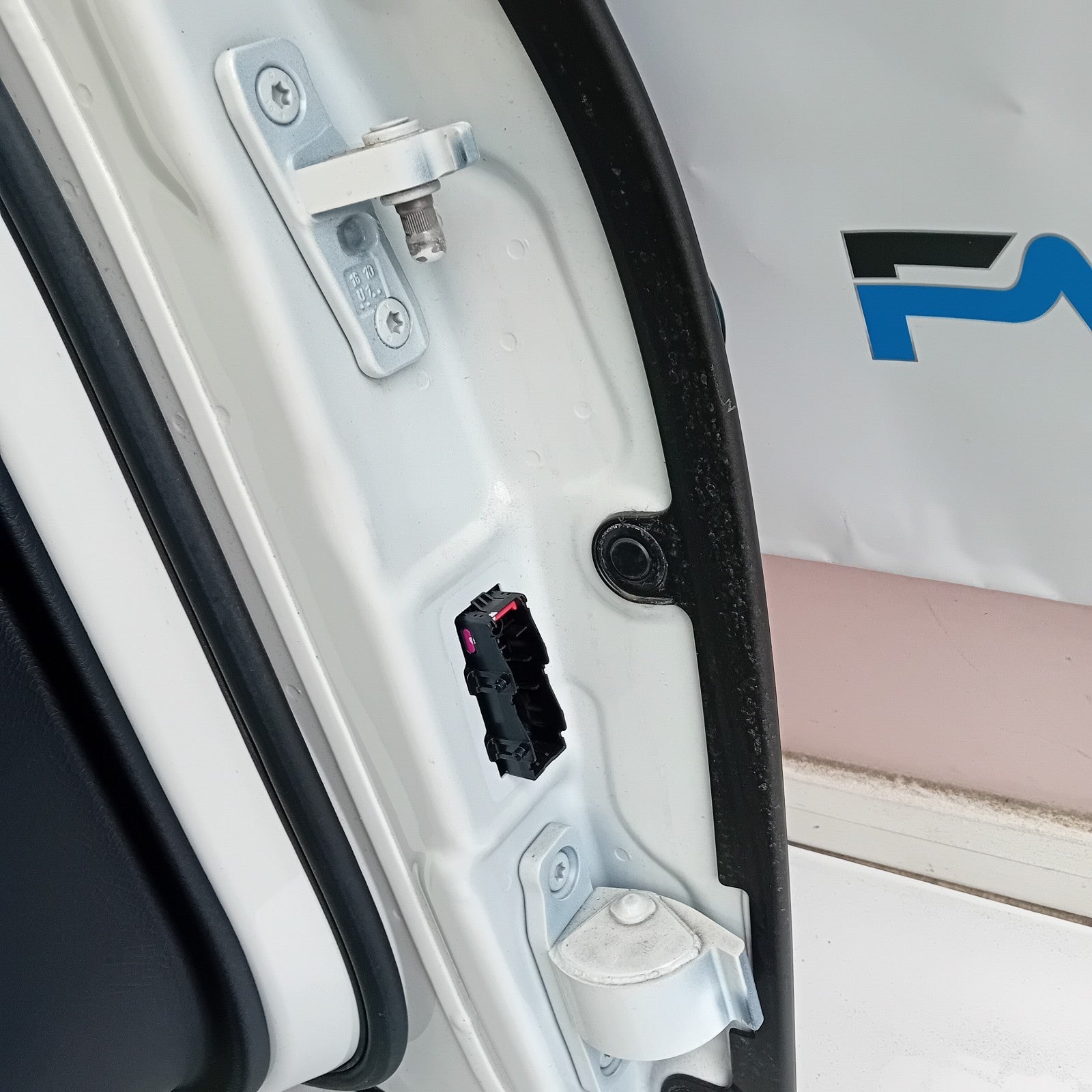 MERCEDES BENZ E-CLASS W213 PASSENGER SIDE FRONT DOOR N/S/F COMPLETE WHITE FMD34