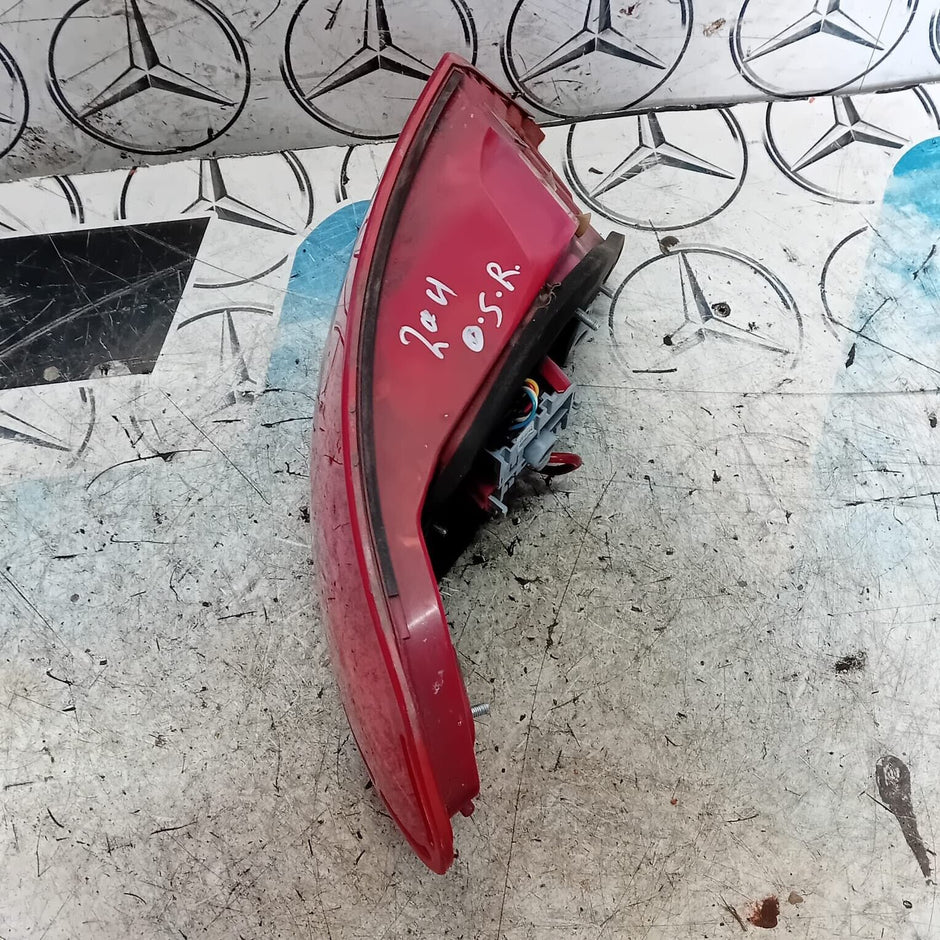 MERCEDES BENZ C-CLASS W204 DRIVER SIDE (OFF SIDE ) REAR TAIL LIGHT - 2046205864
