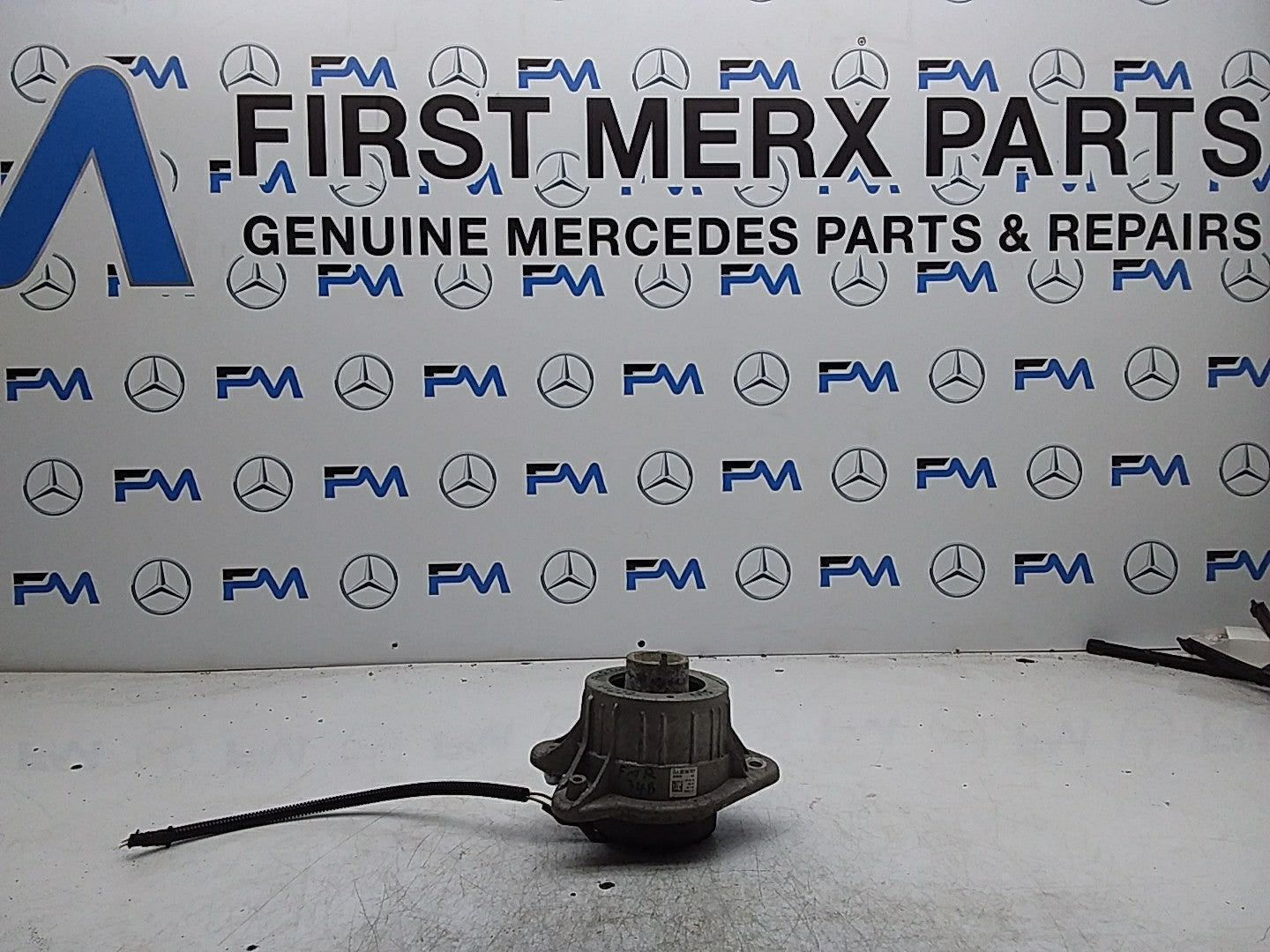 MERCEDES BENZ  S-CLASS  W222  ENGINE MOUNT LEFT NS A2222407517 FMR348