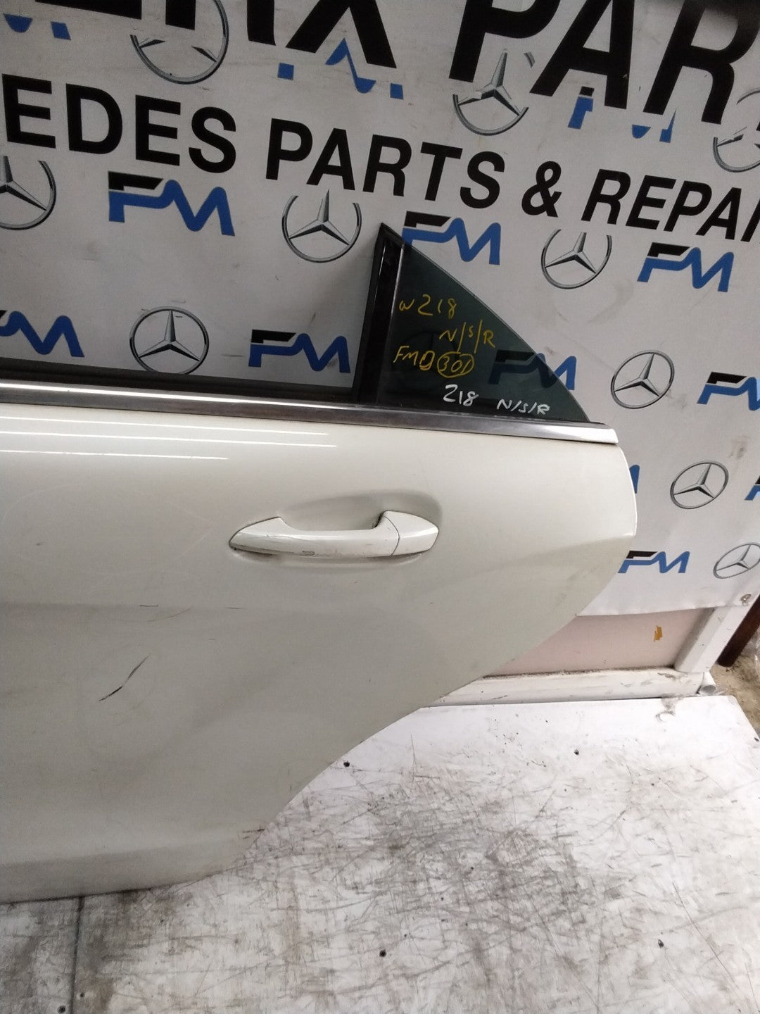 MERCEDES CLS W218  COUPE PASSENGER REAR DOOR NSR WHITE 2011-17 COMPLETE FMD301