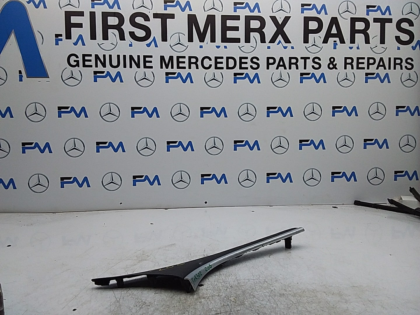 MERCEDES C-CLS W206 COVER TRIM DECOR CONSOLE A2366807802 FMR302